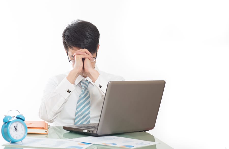 funcionário estressado no trabalho